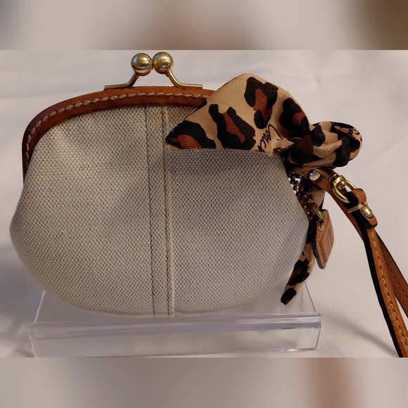 Coach Kisslock 💋 - Picture 7 of 14